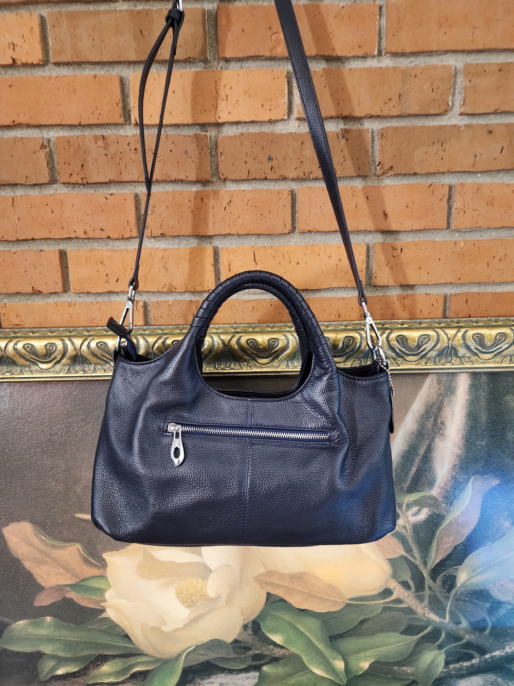 Iswee Navy Pebbled Leather Shoulder Bag - Picture 3 of 17